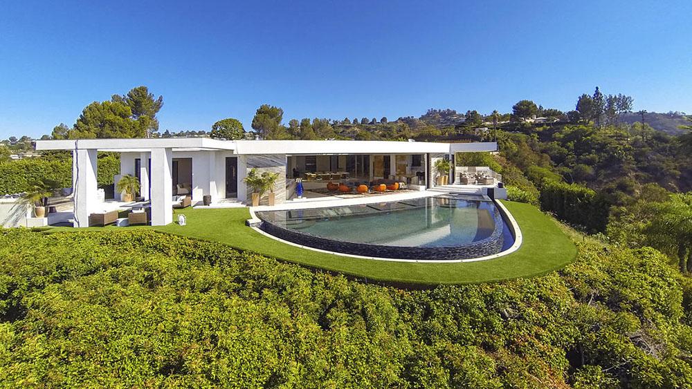 Beyonce and Jay Z Consider Buying L.A. Property for $85 Million 19