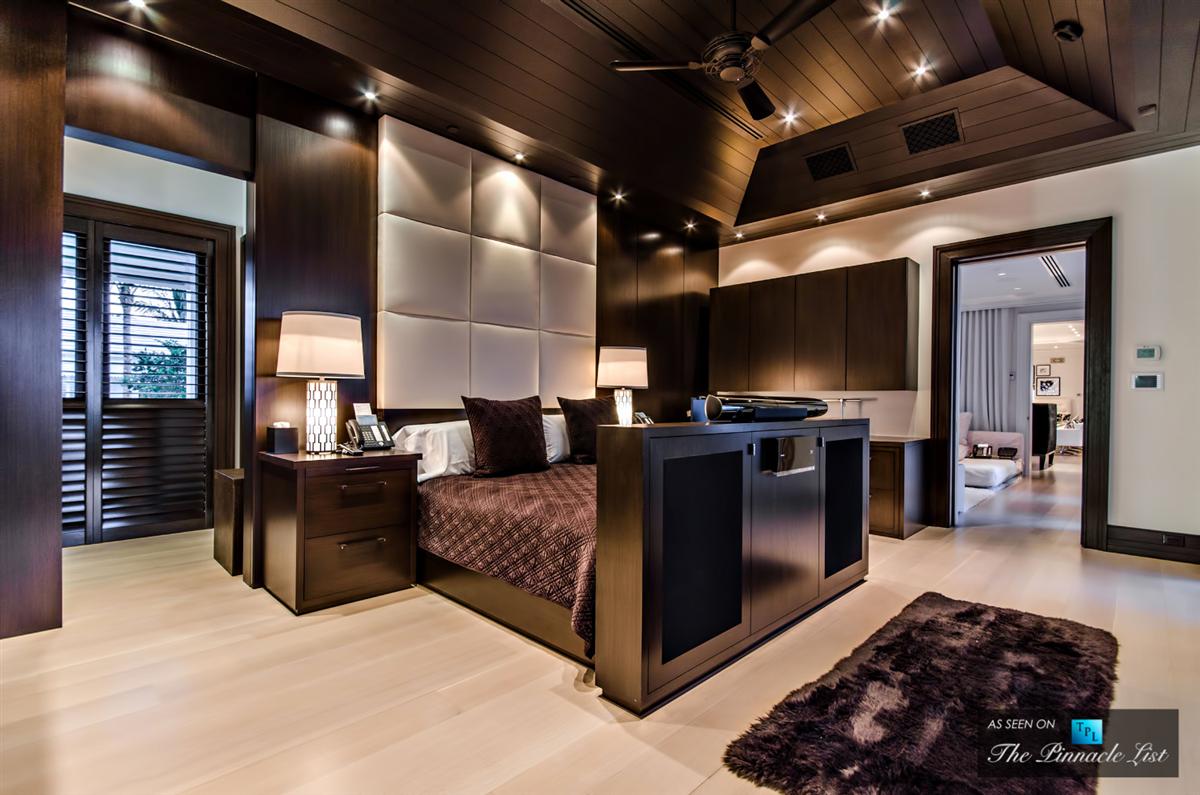 A Closer Look at Celine Dion’s Jupiter Island Mansion 10