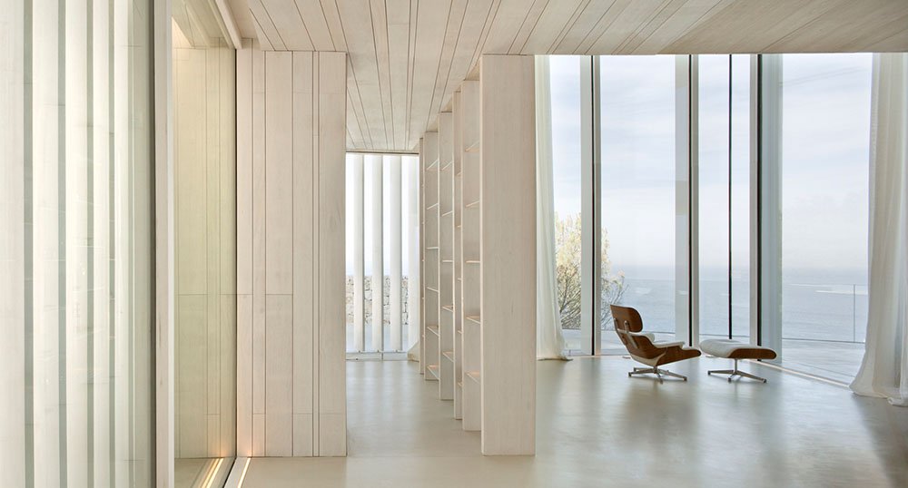 Ein Blick aufs Meer by Ramon Esteve Estudio 6