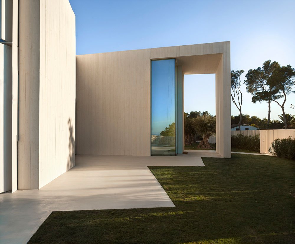Ein Blick aufs Meer by Ramon Esteve Estudio 8
