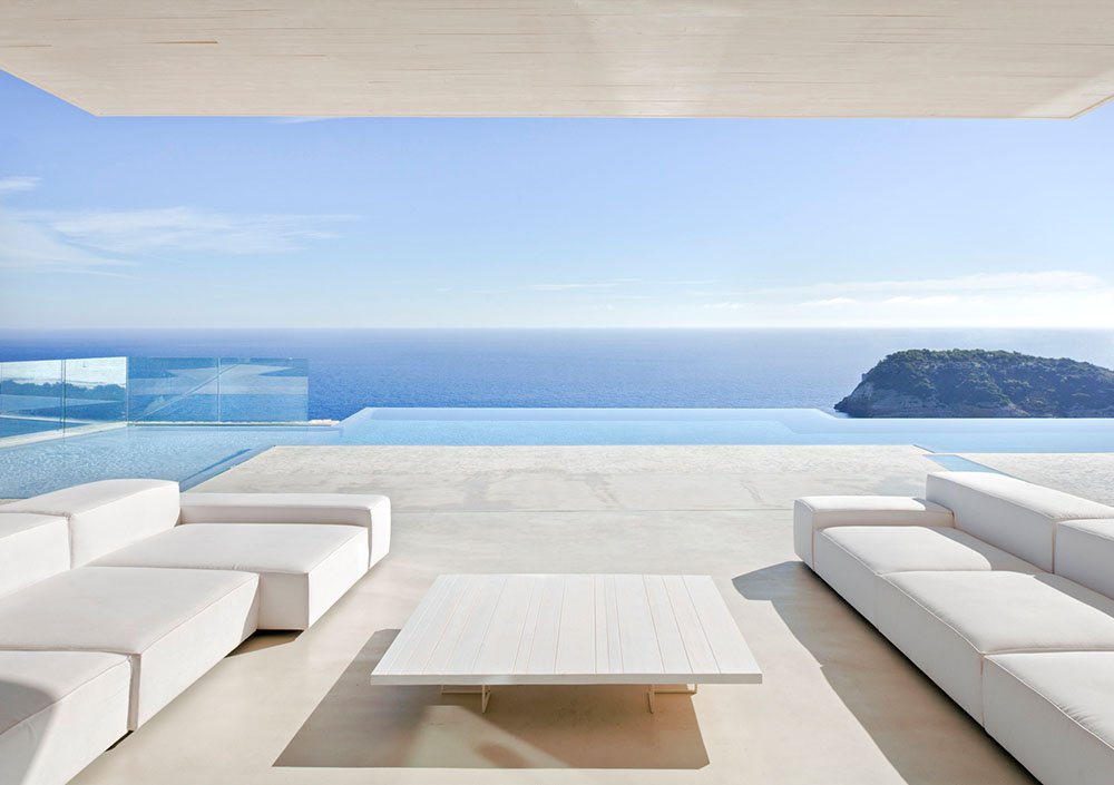 Ein Blick aufs Meer by Ramon Esteve Estudio 9