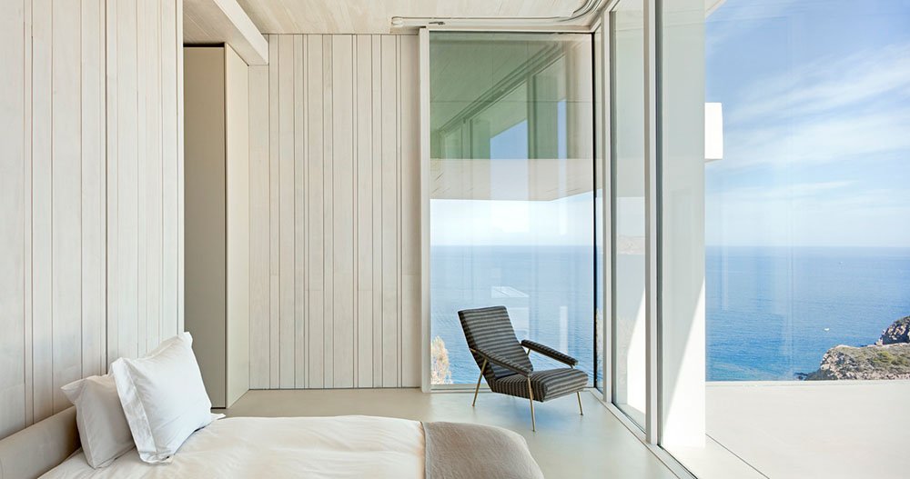 Ein Blick aufs Meer by Ramon Esteve Estudio 12