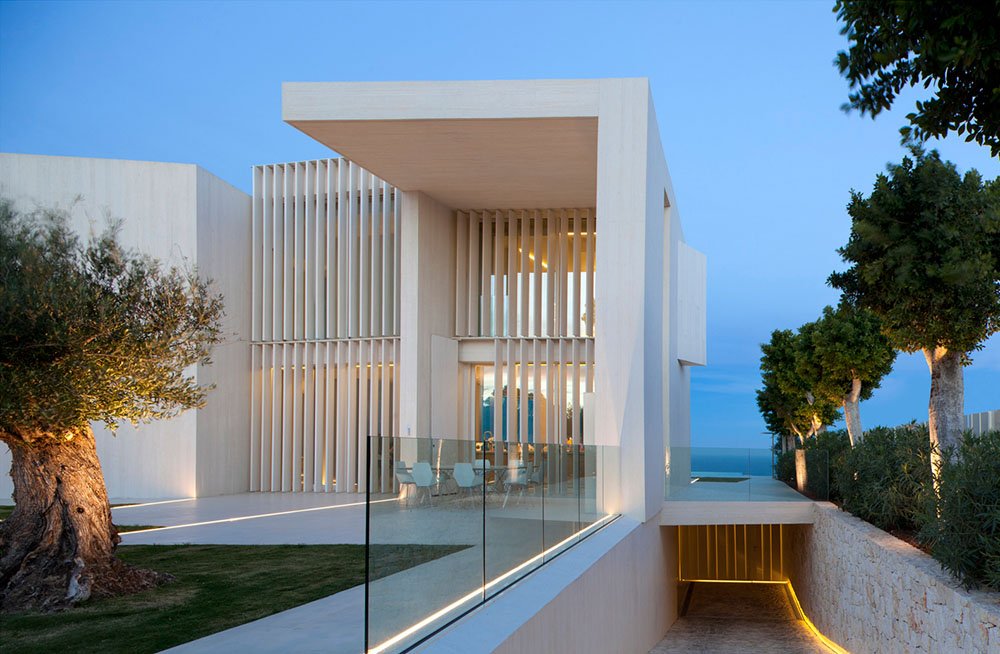 Ein Blick aufs Meer by Ramon Esteve Estudio 15