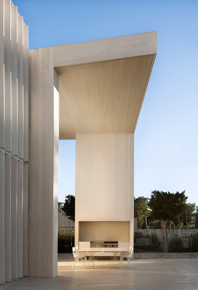 Ein Blick aufs Meer by Ramon Esteve Estudio 16