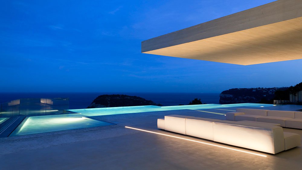Ein Blick aufs Meer by Ramon Esteve Estudio 17