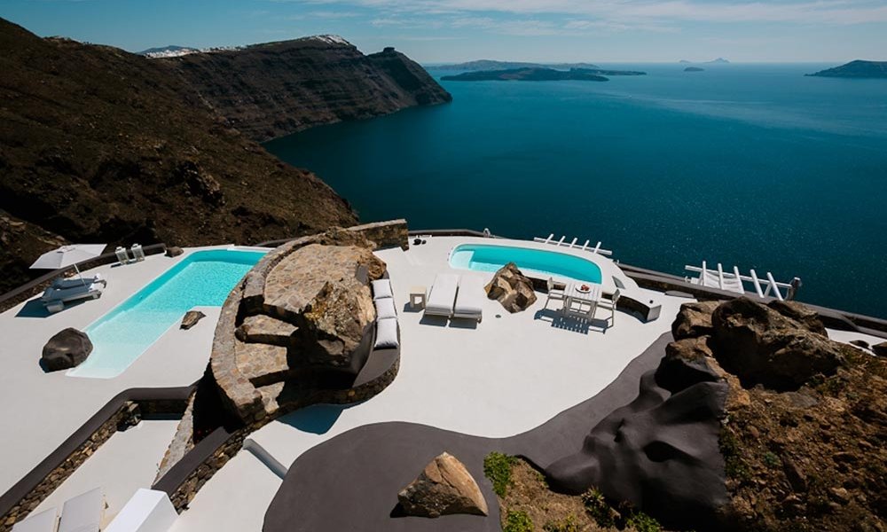 The fantastic Aenaon Villas of Santorini