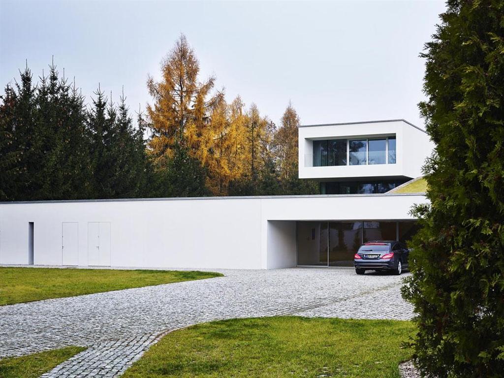 Autofamily House by Robert Konieczny KWK Promes 10