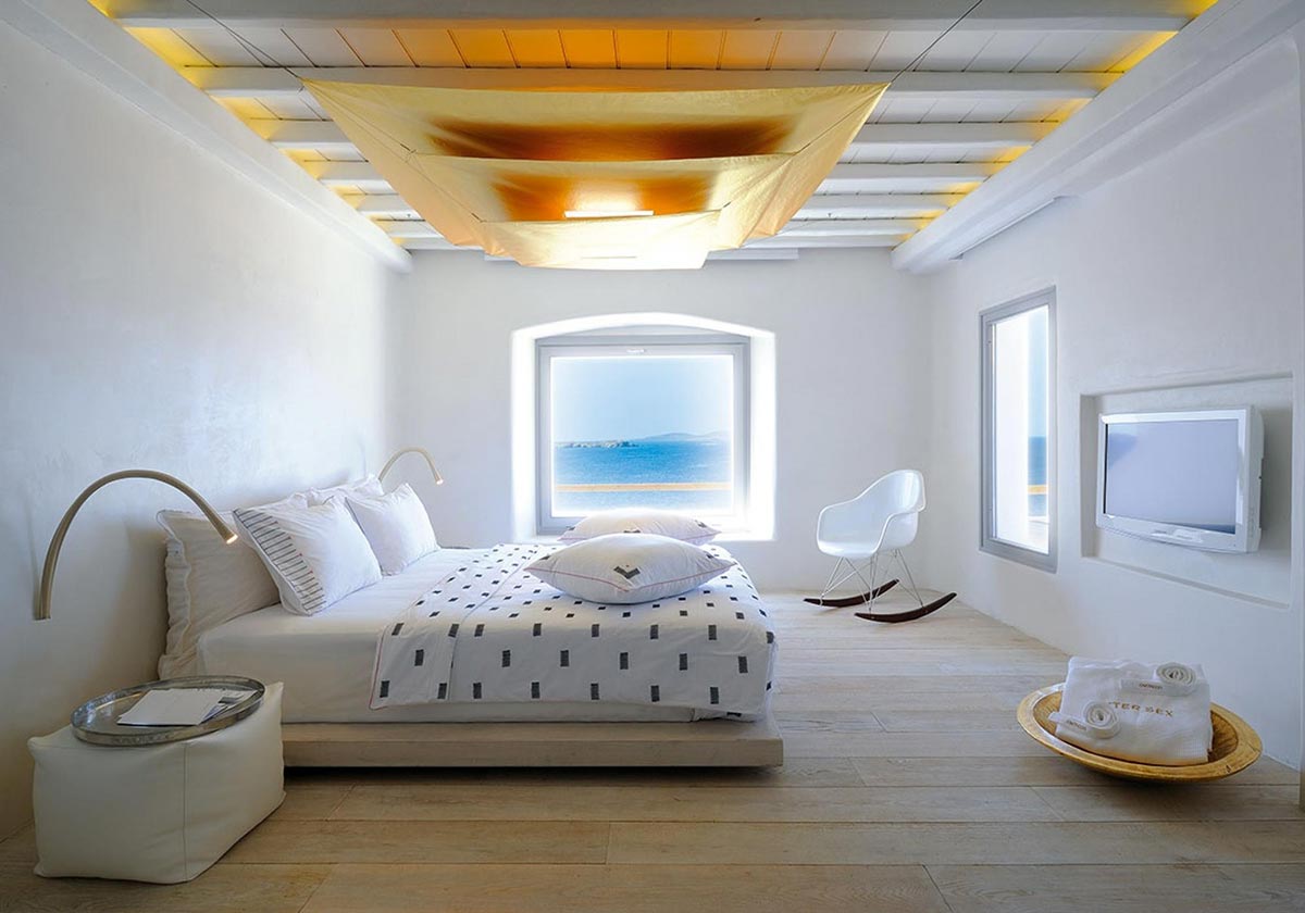 The luxurious Cavo Tagoo in Mykonos 9