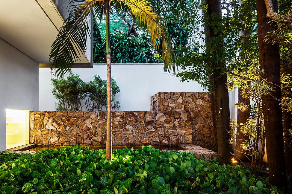 Die moderne MG Residence von Reinach Mendonça Arquitetos Associados 10