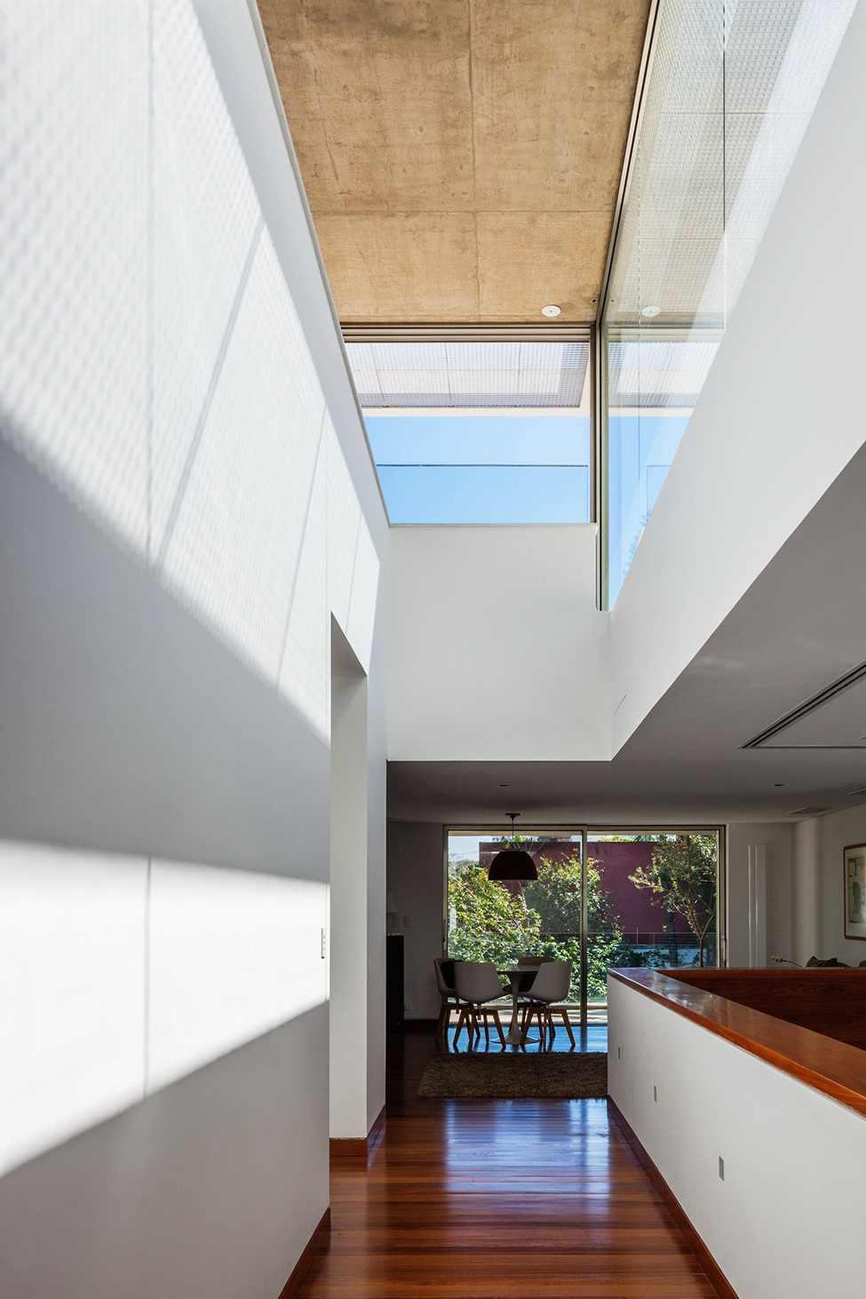 Die moderne MG Residence von Reinach Mendonça Arquitetos Associados 7