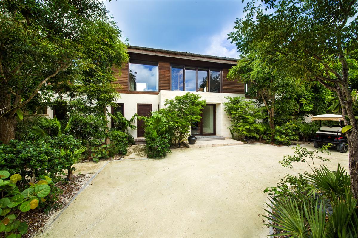 Donna Karan sells her $39 Million Dollar Retreat 6