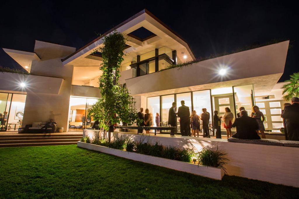 Ellen DeGeneres Bought Luxury Mansion In Los Angeles For $40 Million 1