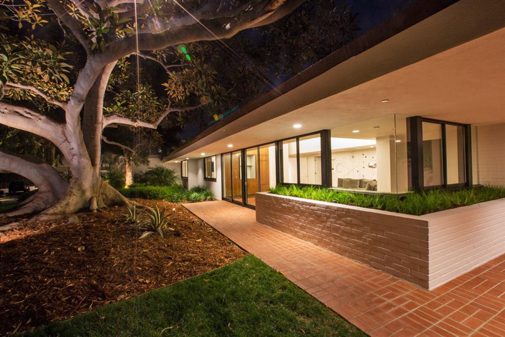 Ellen DeGeneres Bought Luxury Mansion In Los Angeles For $40 Million 5