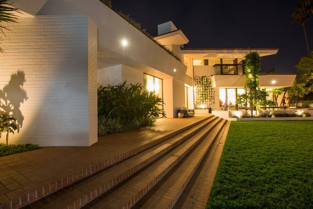 Ellen DeGeneres Bought Luxury Mansion In Los Angeles For $40 Million 6