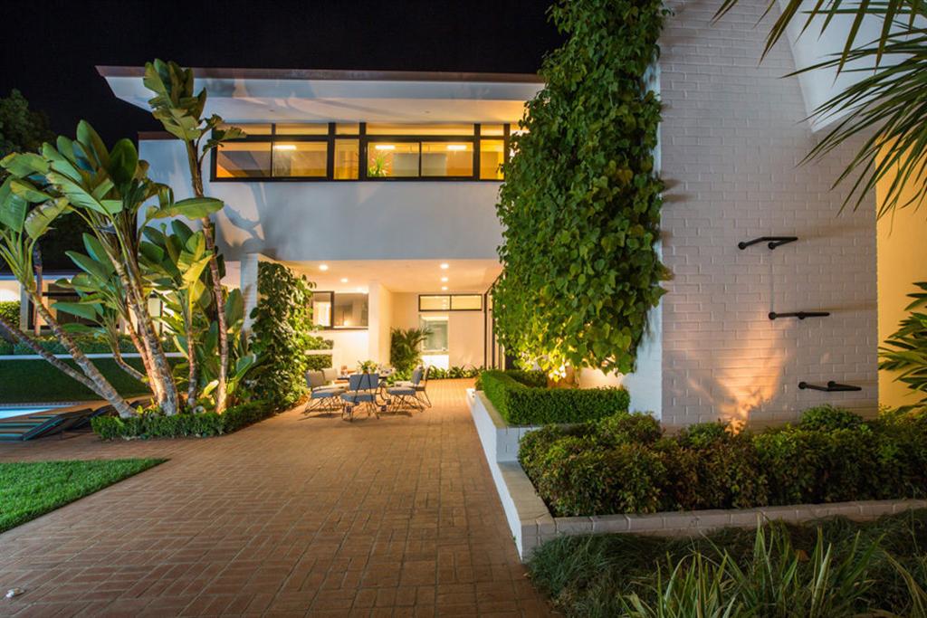 Ellen DeGeneres Bought Luxury Mansion In Los Angeles For $40 Million 9