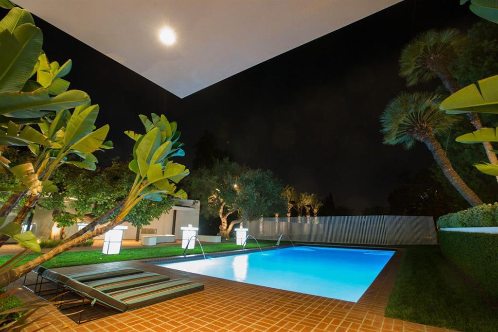 Ellen DeGeneres Bought Luxury Mansion In Los Angeles For $40 Million 10