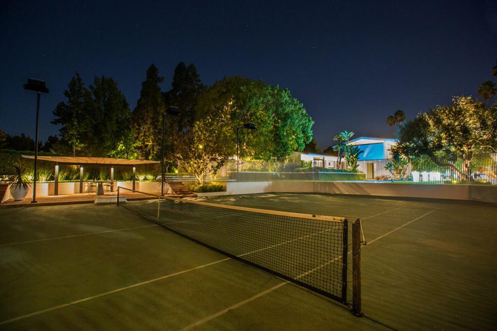 Ellen DeGeneres Bought Luxury Mansion In Los Angeles For $40 Million 13