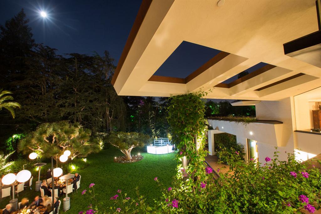 Ellen DeGeneres Bought Luxury Mansion In Los Angeles For $40 Million 14