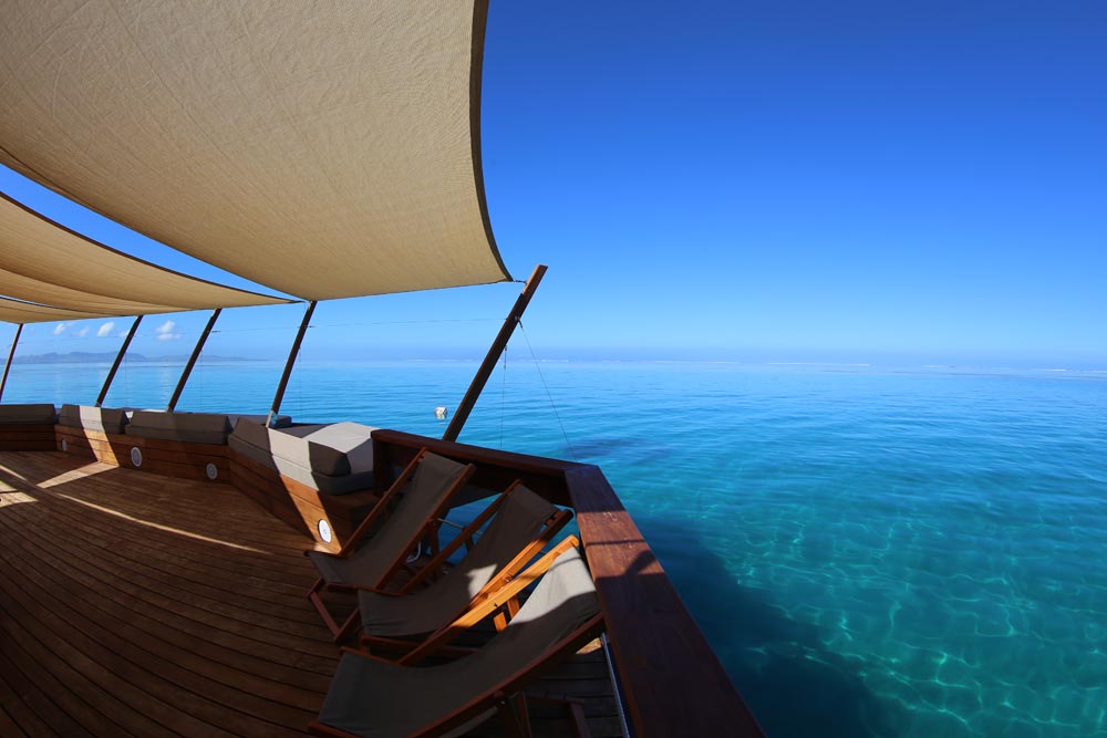 Floating-Bar-Cloud-9-Fiji-01
