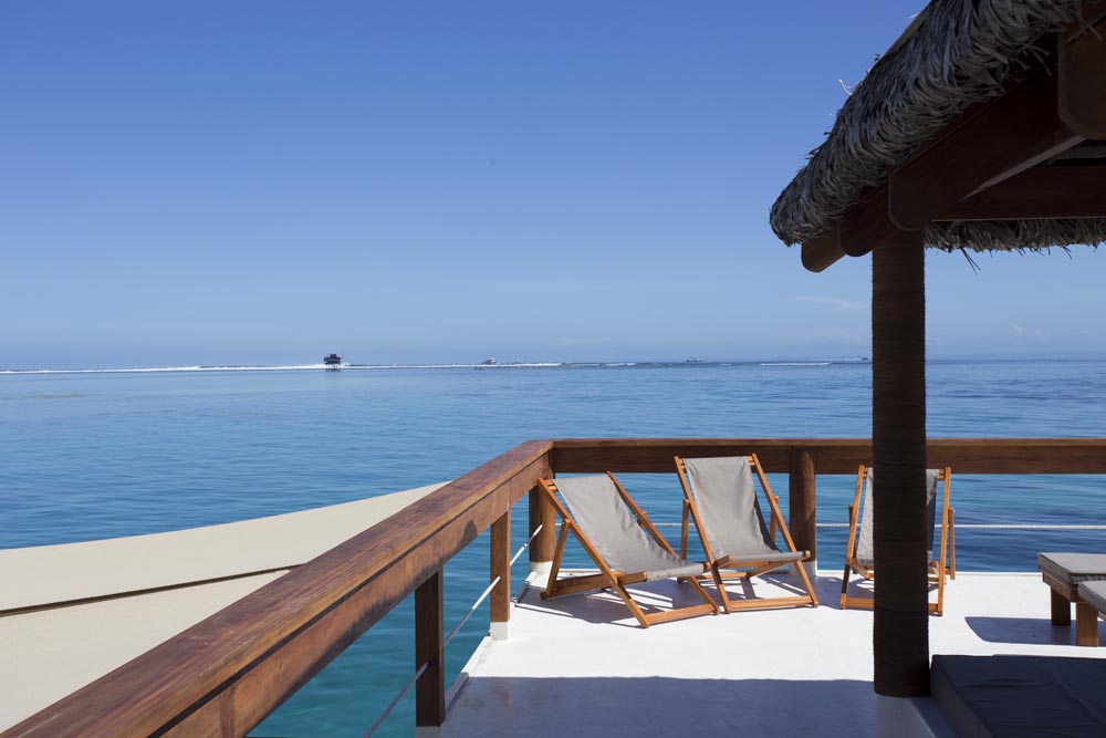 Floating-Bar-Cloud-9-Fiji-03