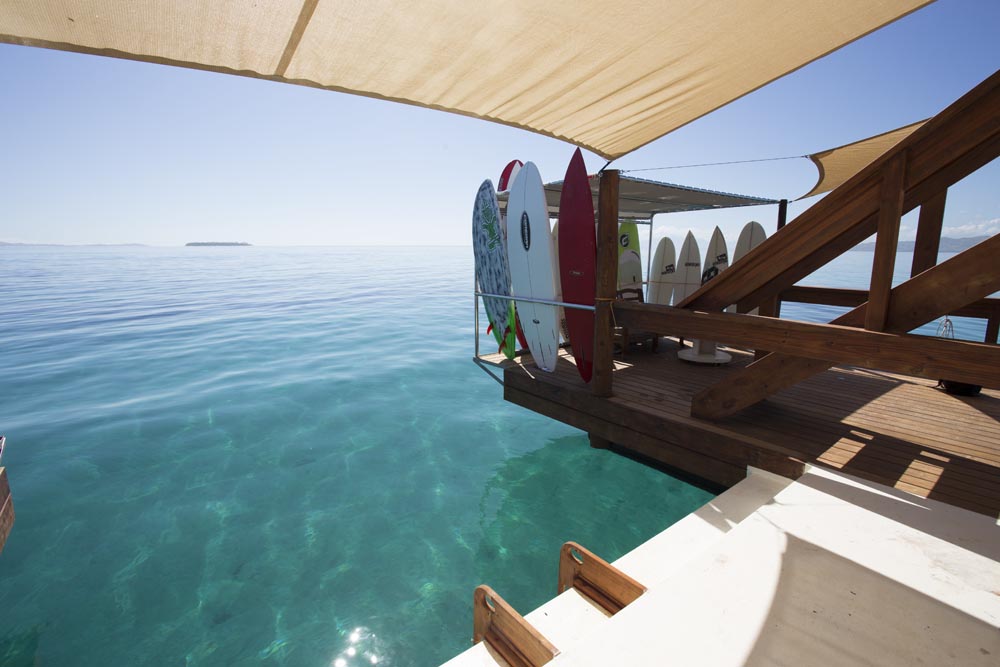 Floating-Bar-Cloud-9-Fiji-04