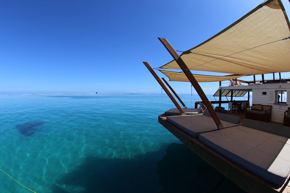 Floating-Bar-Cloud-9-Fiji-06
