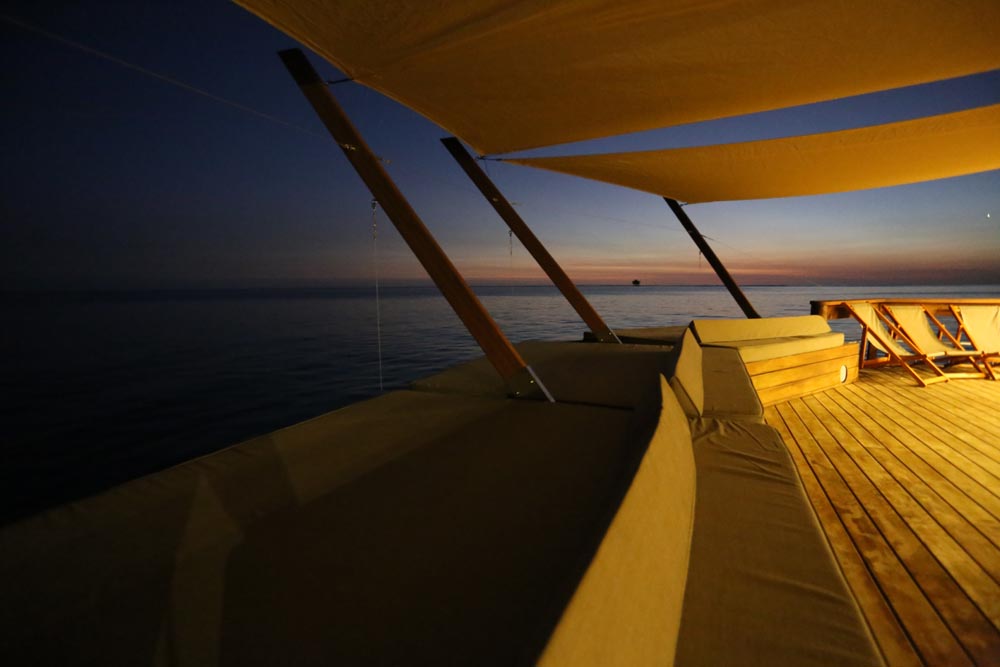 Floating-Bar-Cloud-9-Fiji-10