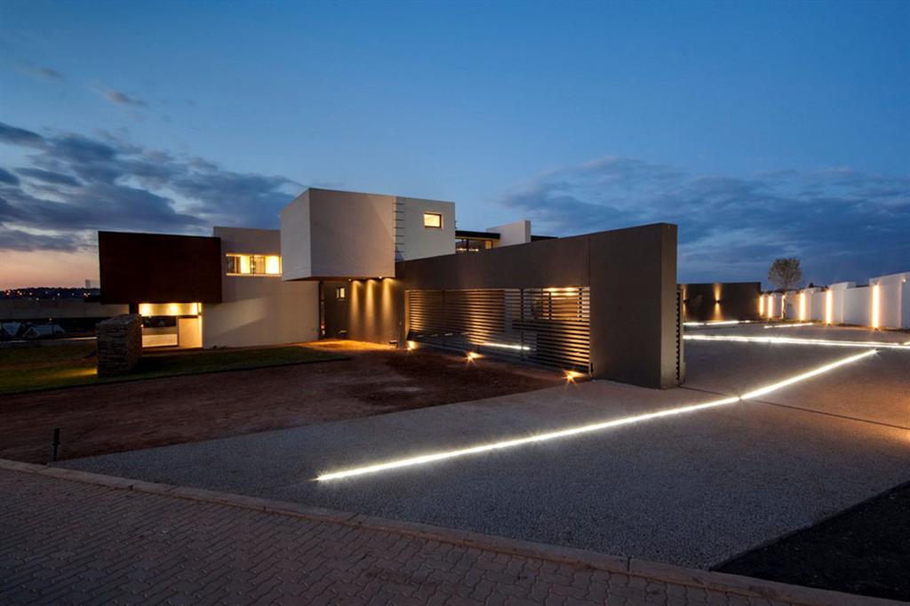 House Boz by Nico Van Der Meulen Architects 2