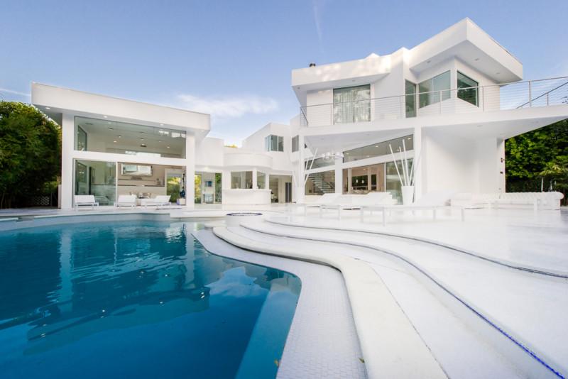 Inside Akon’s Heaven Estate in California 10
