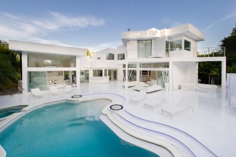Inside Akon’s Heaven Estate in California 11