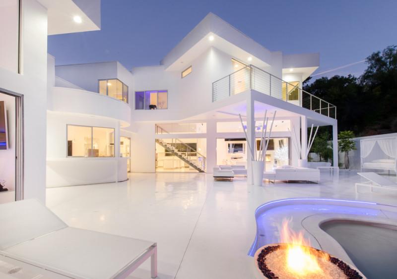 Inside Akon’s Heaven Estate in California 15