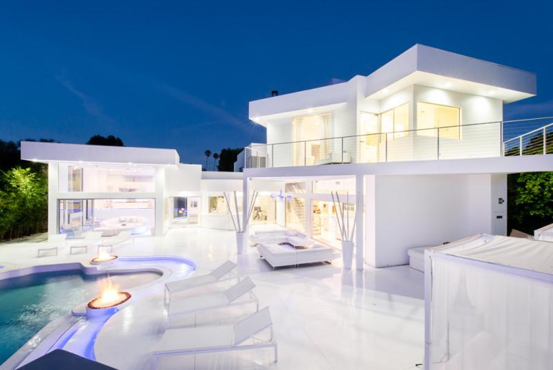 Inside Akon’s Heaven Estate in California 16