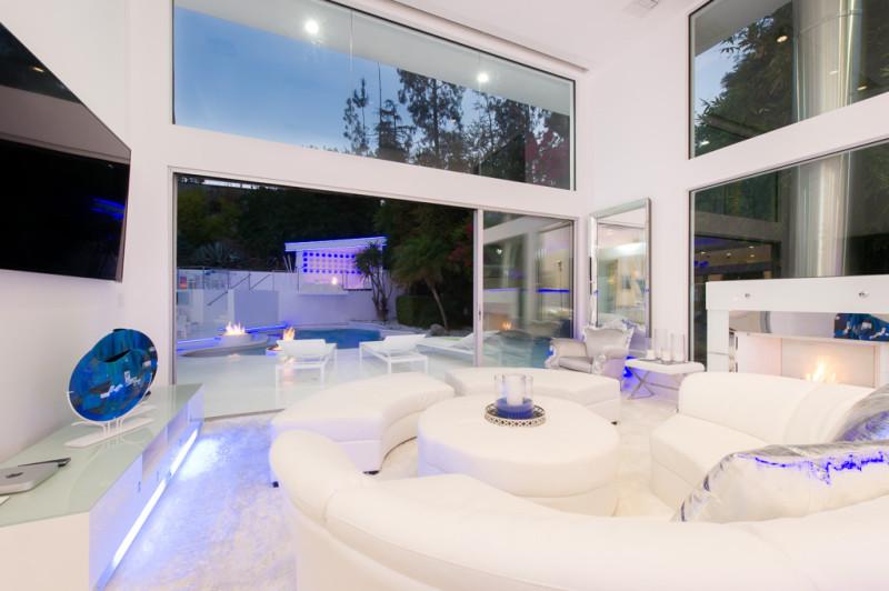 Inside Akon’s Heaven Estate in California 5