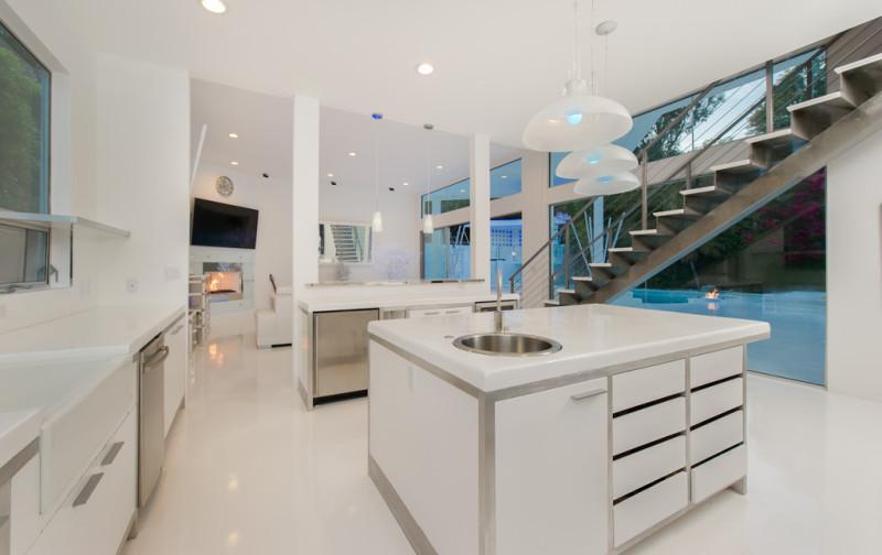Inside Akon’s Heaven Estate in California 7