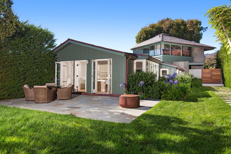 Inside Leonardo DiCaprio’s $17.35 Million Malibu Beach House 20