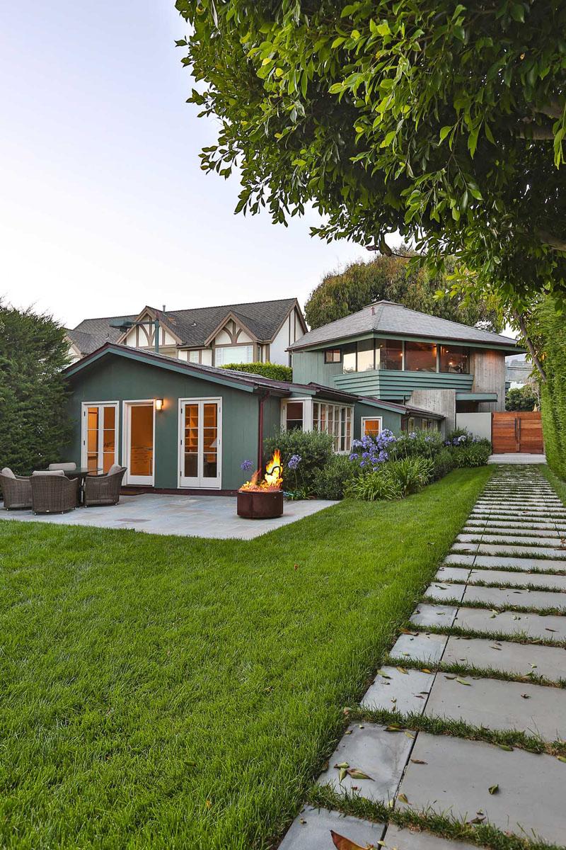 Inside Leonardo DiCaprio’s $17.35 Million Malibu Beach House 22