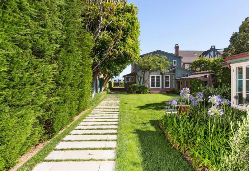 Inside Leonardo DiCaprio’s $17.35 Million Malibu Beach House 3