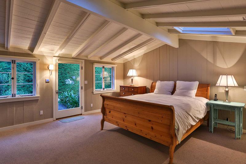 Inside Leonardo DiCaprio’s $17.35 Million Malibu Beach House 11