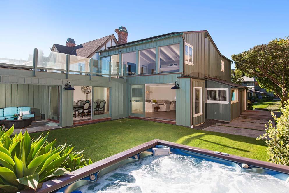 Inside Leonardo DiCaprio’s $17.35 Million Malibu Beach House 1