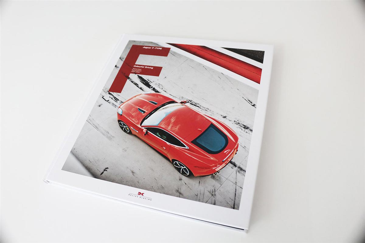 Gewinne ein exklusives Jaguar F-Type Buch 5