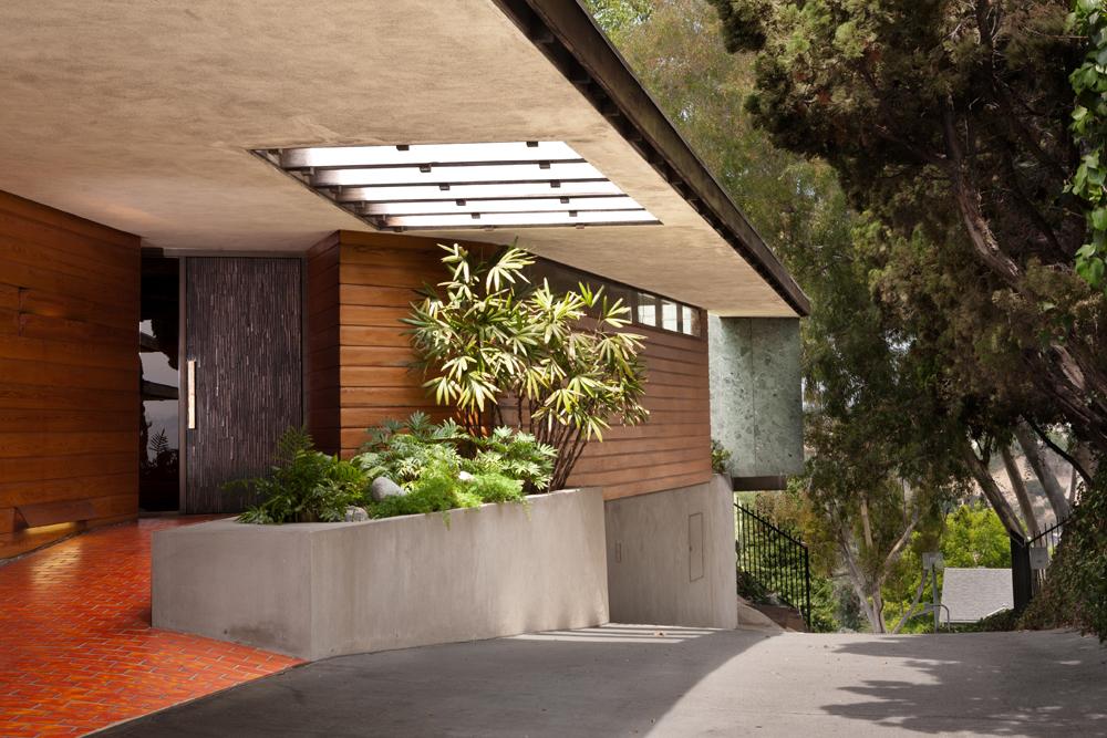 L.A. Silvertop House Designed by John Lautner for Sale 14