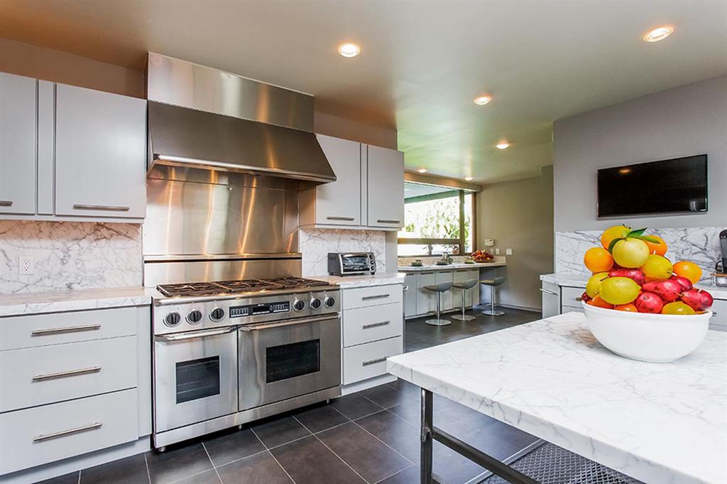 Leonardo DiCaprio’s Home Available For Rent 5