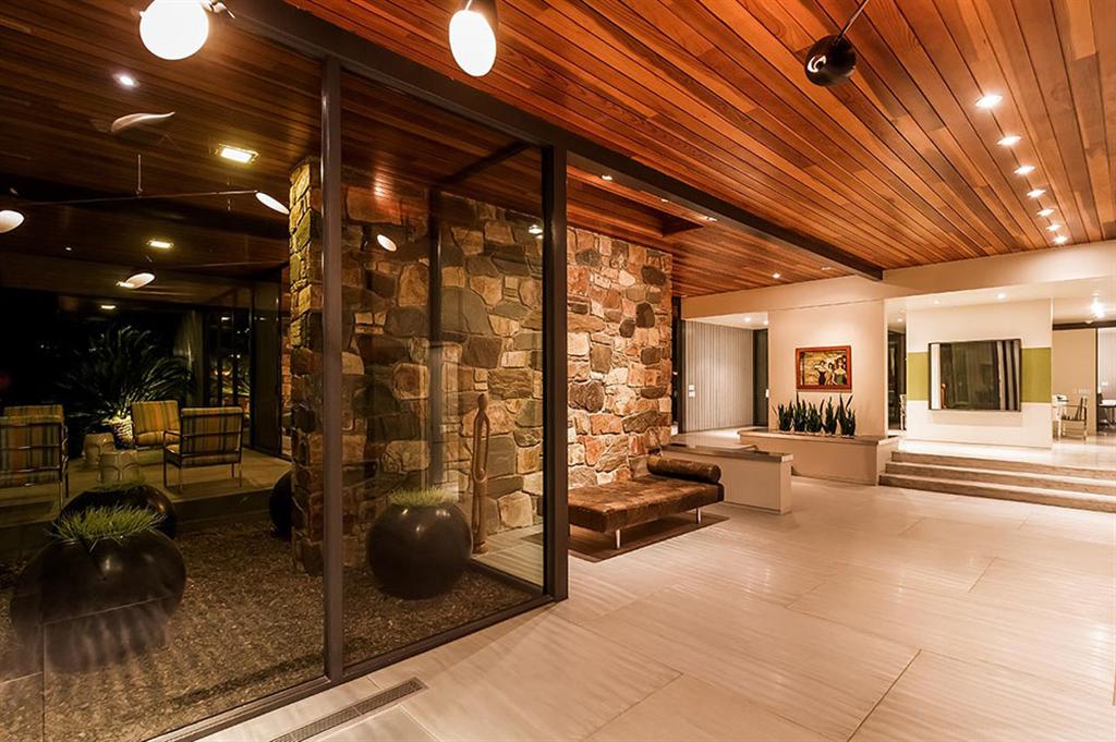 Leonardo DiCaprio’s Home Available For Rent 15
