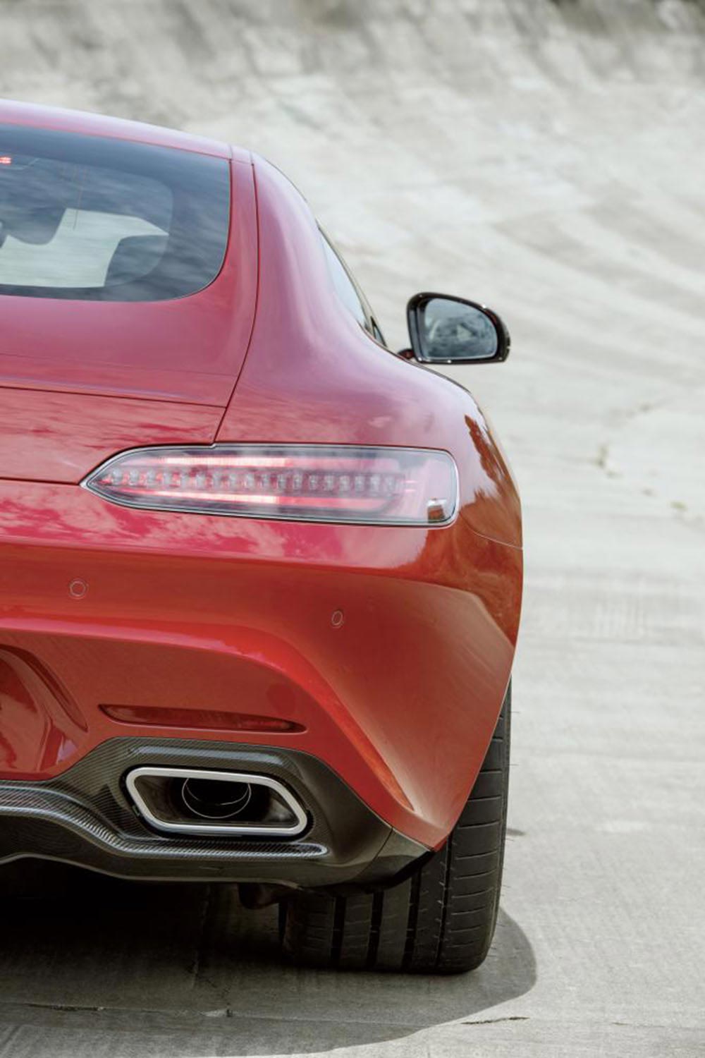 Schöne Proportionen: Der Mercedes-AMG GT x Fire Opal 12