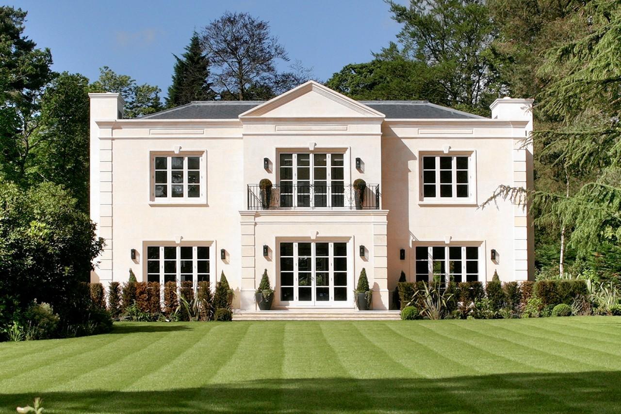 Neu trifft Alt x Die $27 Million Surrey Mansion 1