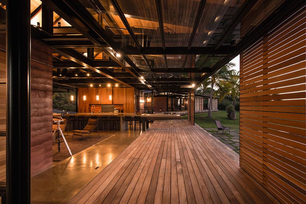 Peter Lik sells Honolua Bay Estate ‘AURA’ 9