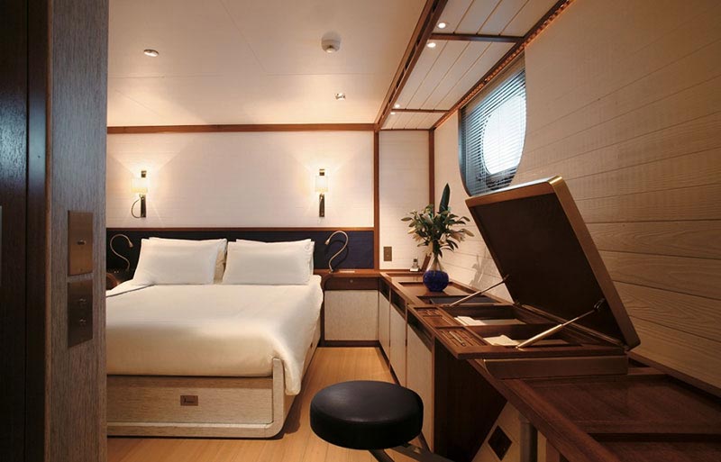Rupert Murdoch Sells His Sailing Superyacht for $29.7M 5