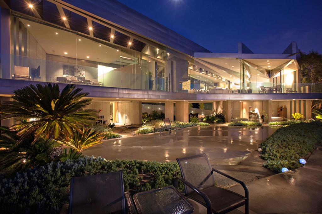 The Crescent House by Wallace Cunningham 13