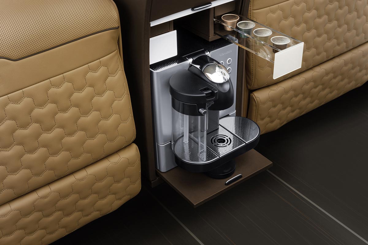 Brabus verwandelt Mercedes Sprinter in eine Business Lounge 9