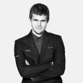 23-year-old Magnus Carlsen beats Bill Gates in 80 Seconds